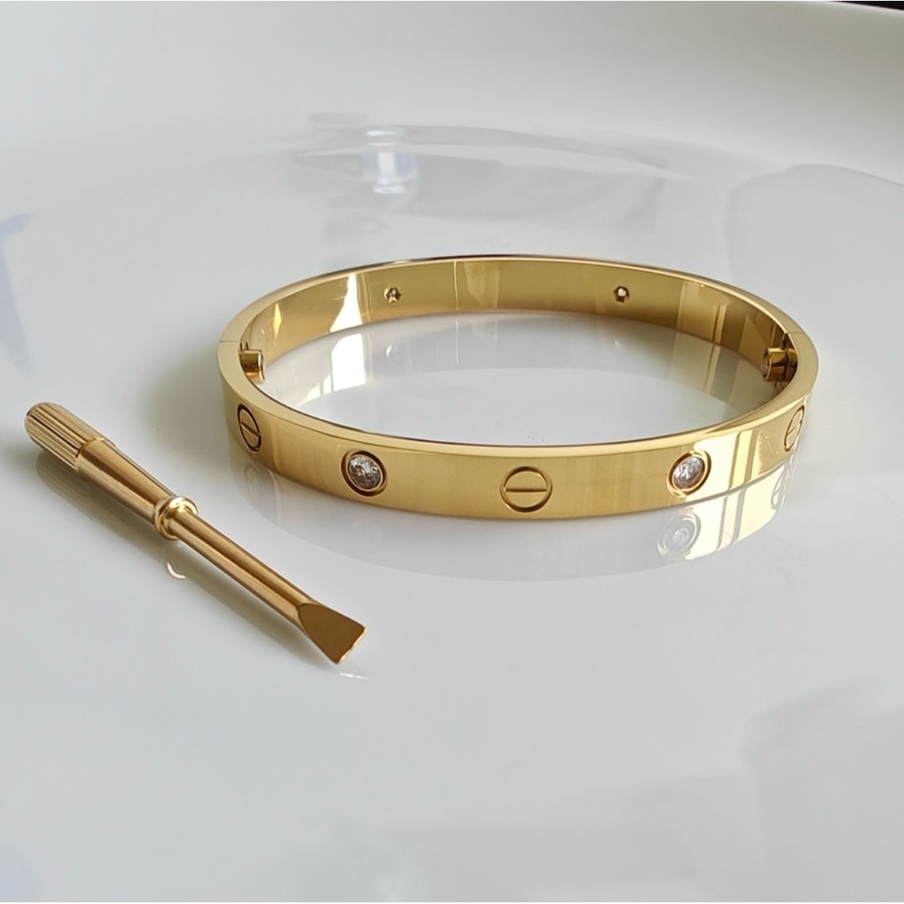 ❤️LOVE bracelet Engraved Bangle wi​th CZ unisex in gold